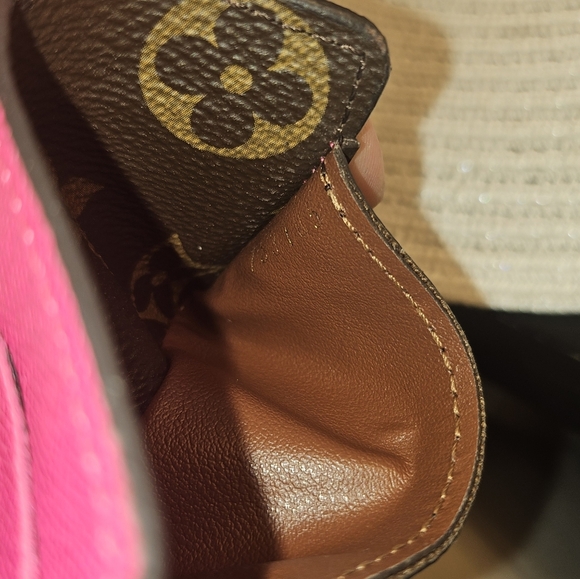 Louis Vuitton Sarah Wallet Monogram Animation Carriage Edition – Pink Interior - Picture 8 of 8